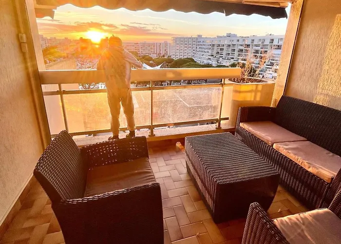 Lumineux Avec Loggia, Vue Sur Le Port,