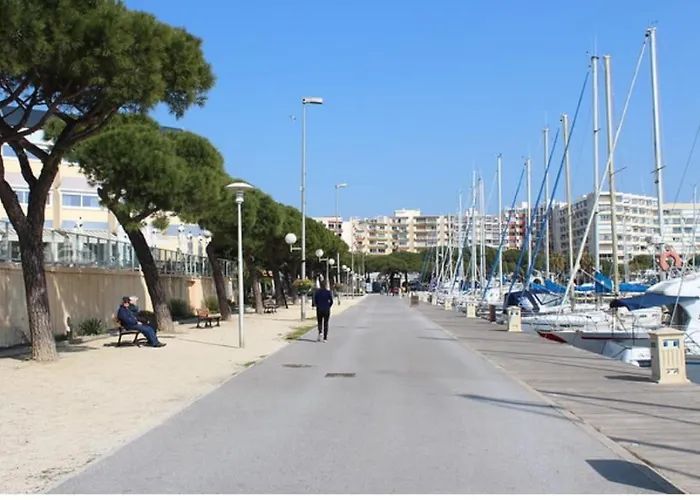 Lumineux Avec Loggia, Vue Sur Le Port, Apartamento *