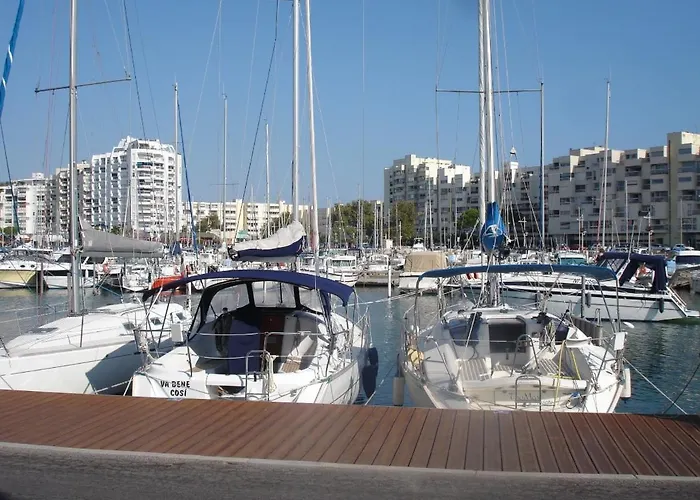 Lumineux Avec Loggia, Vue Sur Le Port, * Carnon-Plage