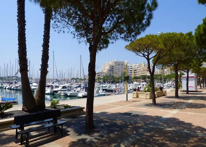 Lumineux Avec Loggia, Vue Sur Le Port, Apartamento *